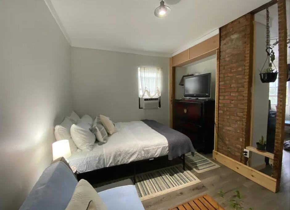 Studio Apt W Garden Kingston Eksteriør billede