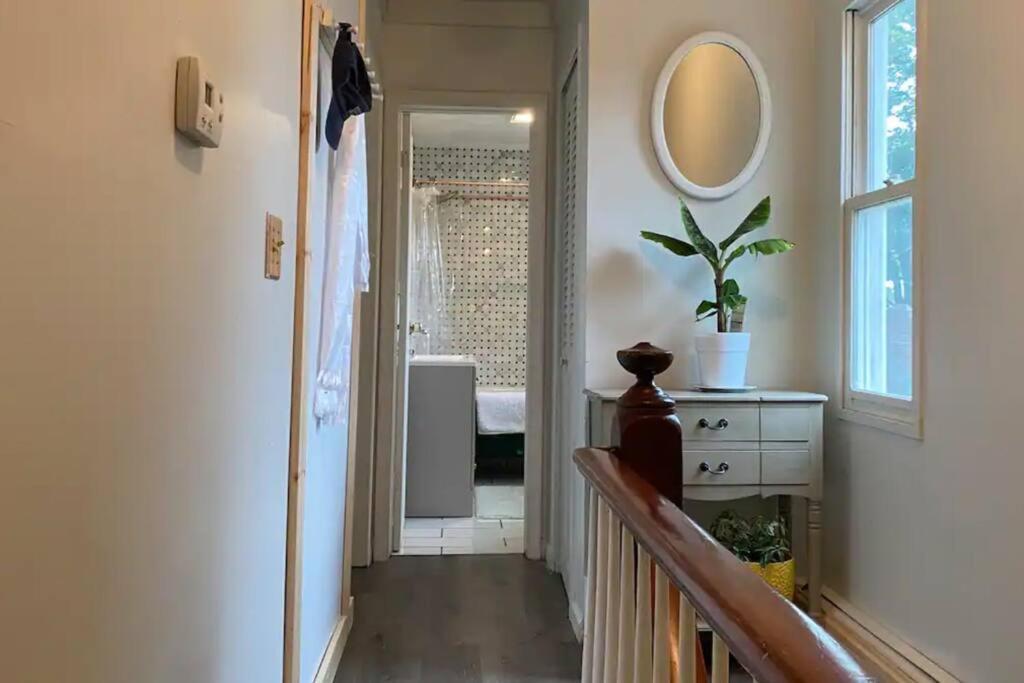 Studio Apt W Garden Kingston Eksteriør billede